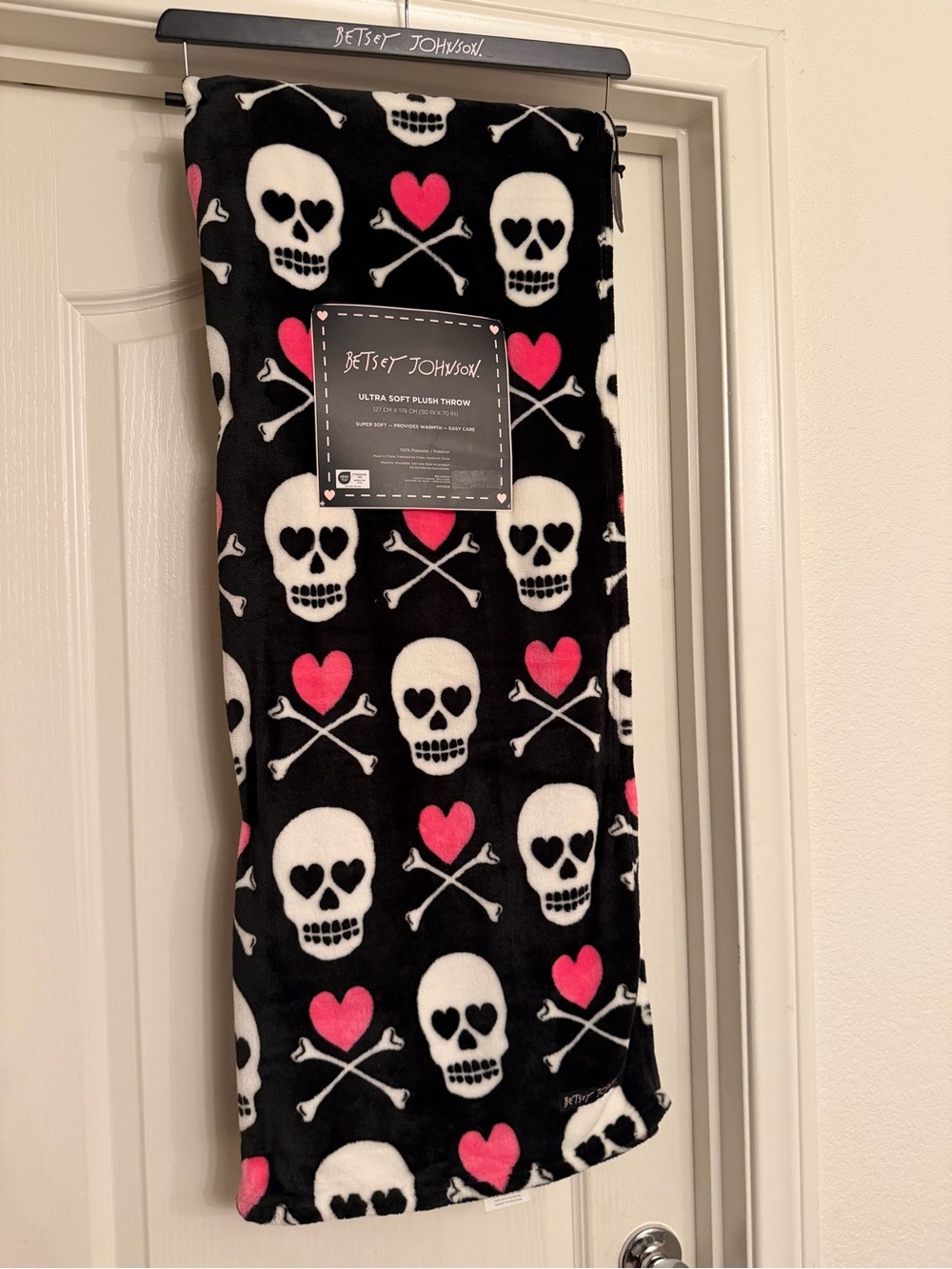 Betsy Johnson blanket, skulls, and hearts new with tag